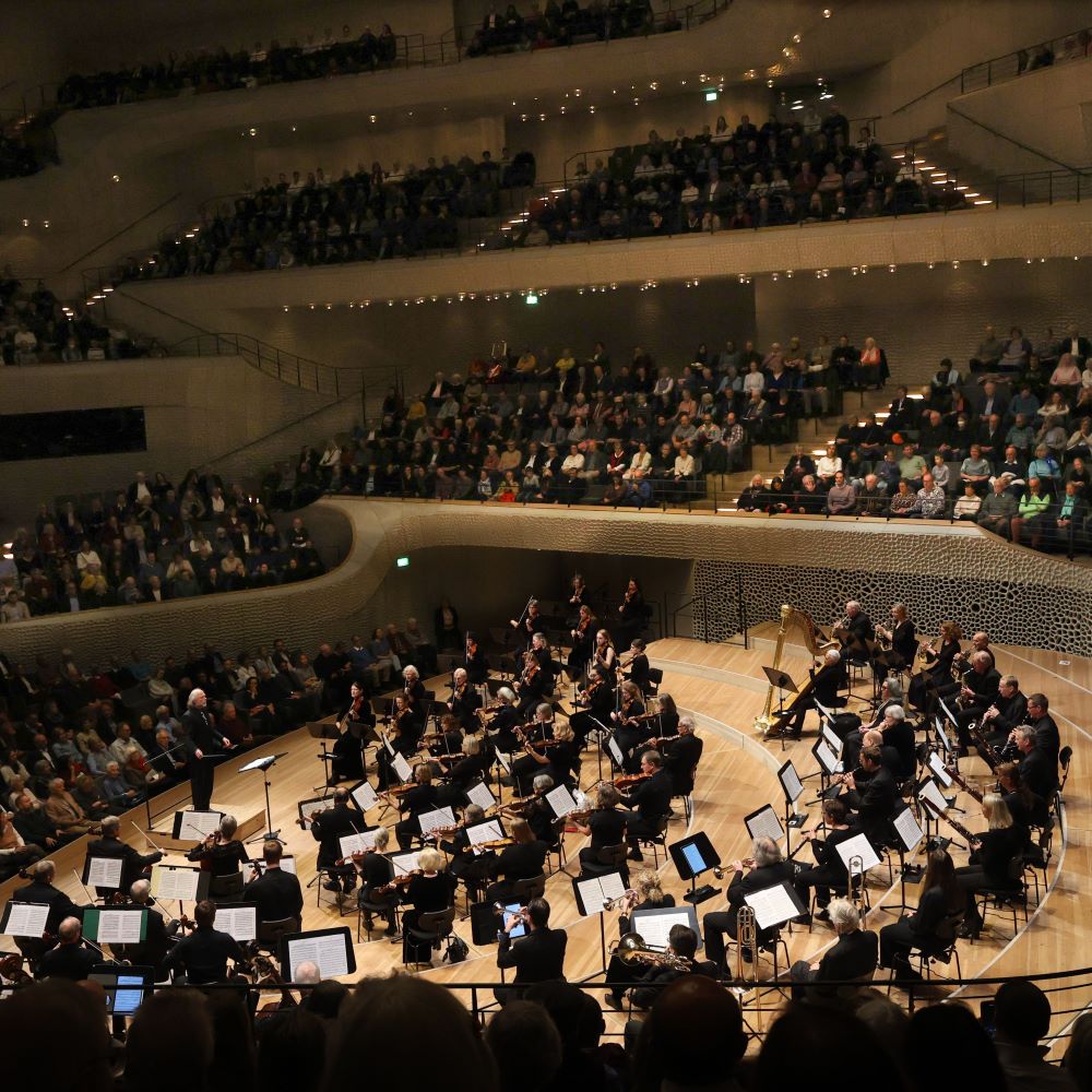 Hamburger Ärzteorchester in der vollbesetzten Elbphilharmonie