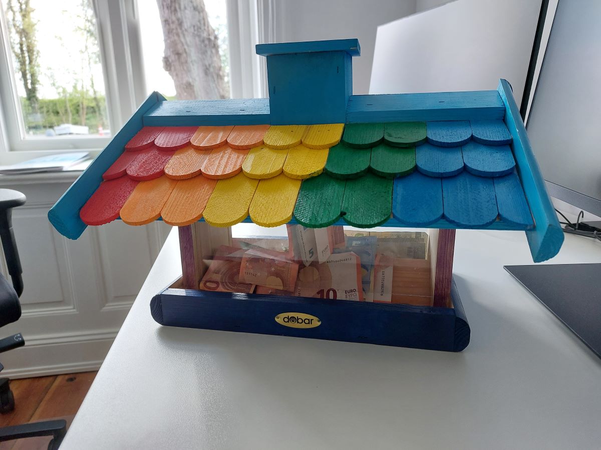 Vogelhaus mit Spenden